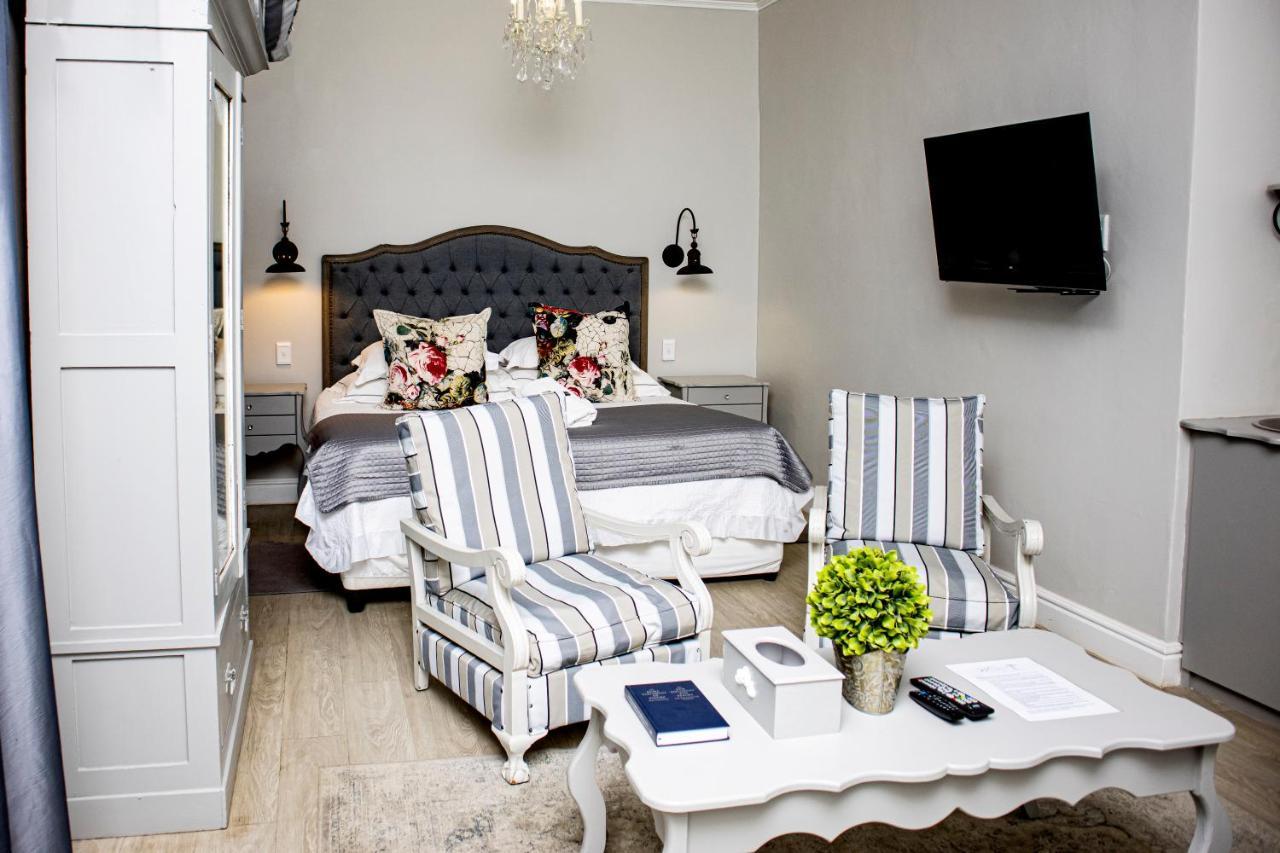 French Karoo Guesthouse Б’юфорт-Вест Екстер'єр фото
