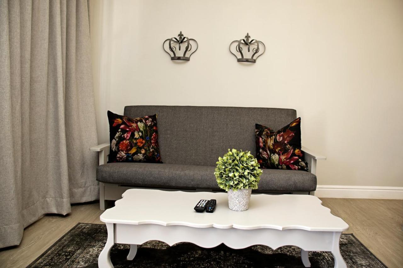 French Karoo Guesthouse Б’юфорт-Вест Екстер'єр фото