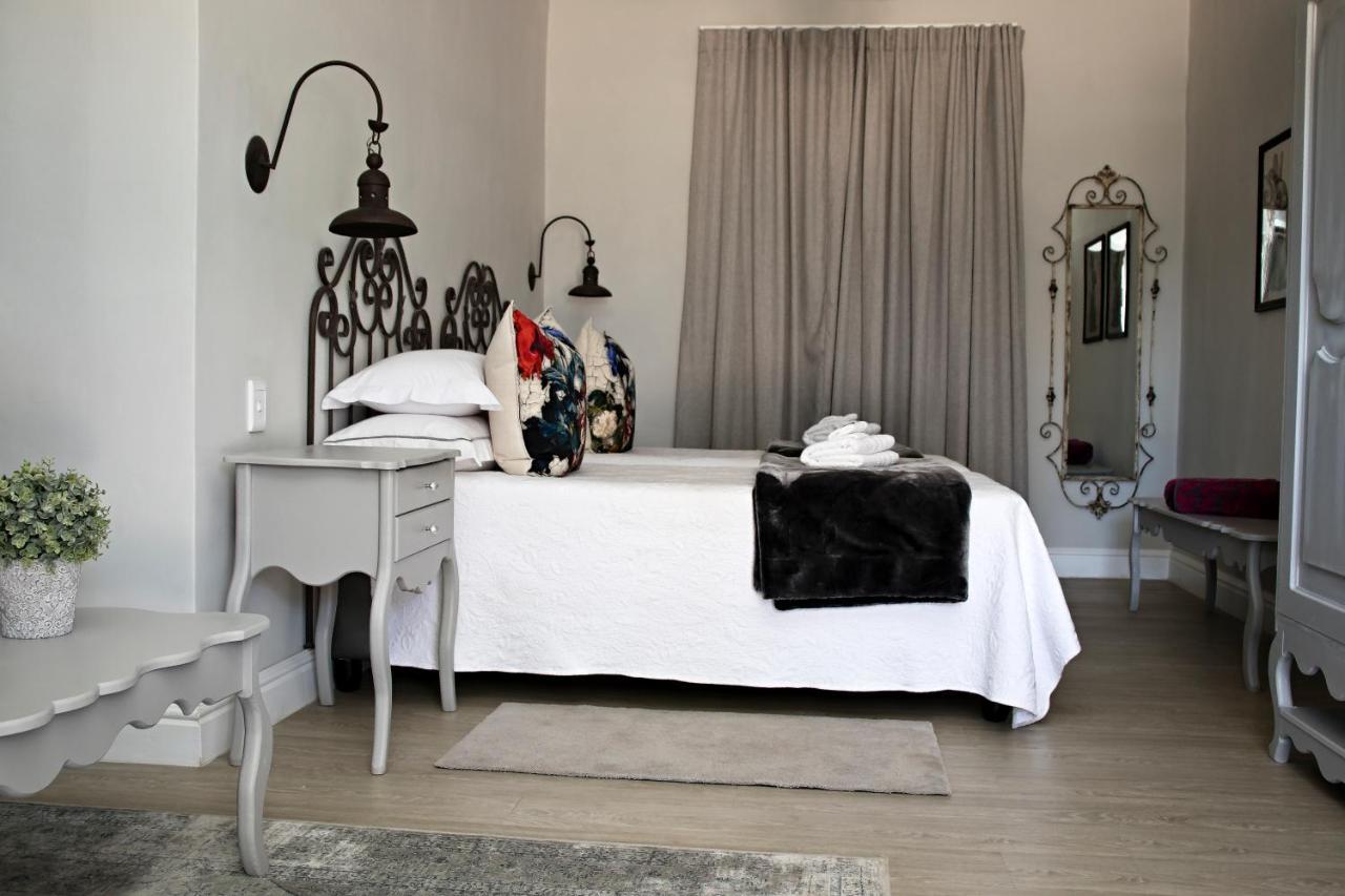French Karoo Guesthouse Б’юфорт-Вест Екстер'єр фото