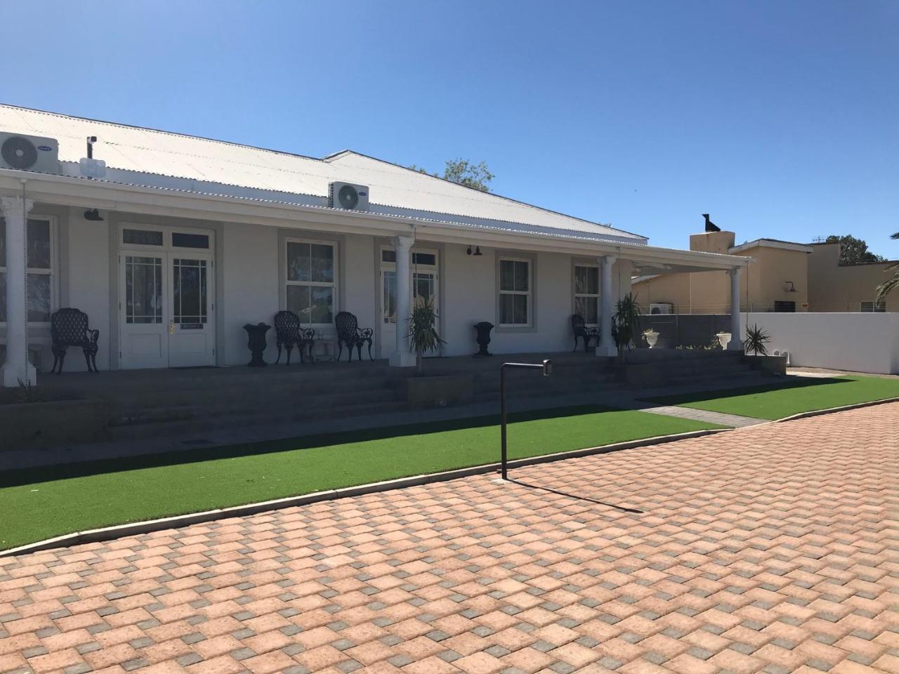 French Karoo Guesthouse Б’юфорт-Вест Екстер'єр фото